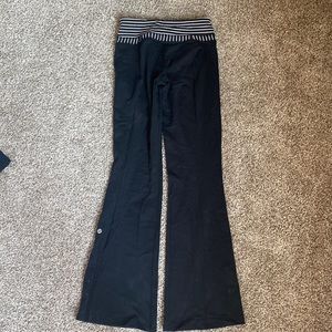 Lululemon Size 4 Black Groove Pants